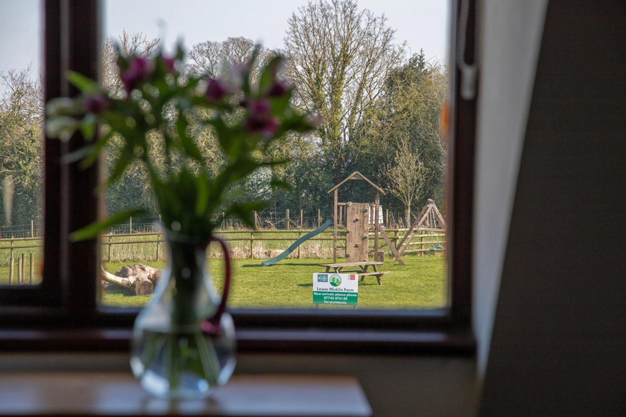 Denstone Charlie'S Cottage With Alpacas And 7Mins Drive To Alton Towers מראה חיצוני תמונה