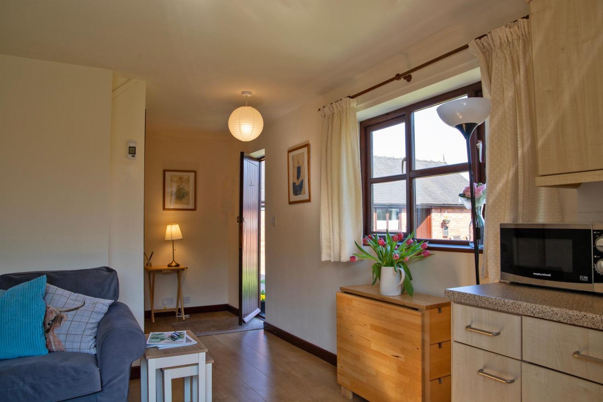 Denstone Charlie'S Cottage With Alpacas And 7Mins Drive To Alton Towers מראה חיצוני תמונה