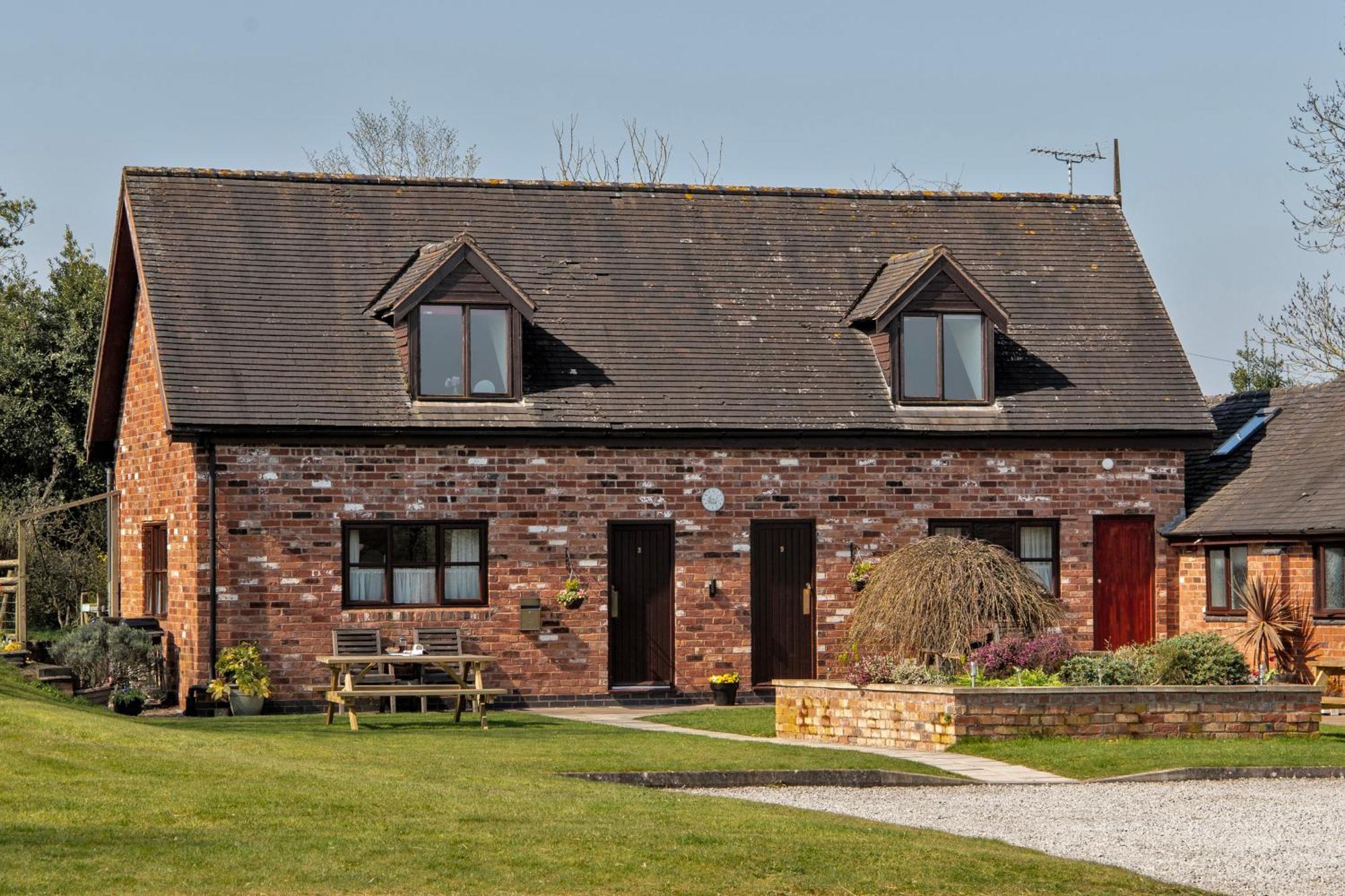 Denstone Charlie'S Cottage With Alpacas And 7Mins Drive To Alton Towers מראה חיצוני תמונה