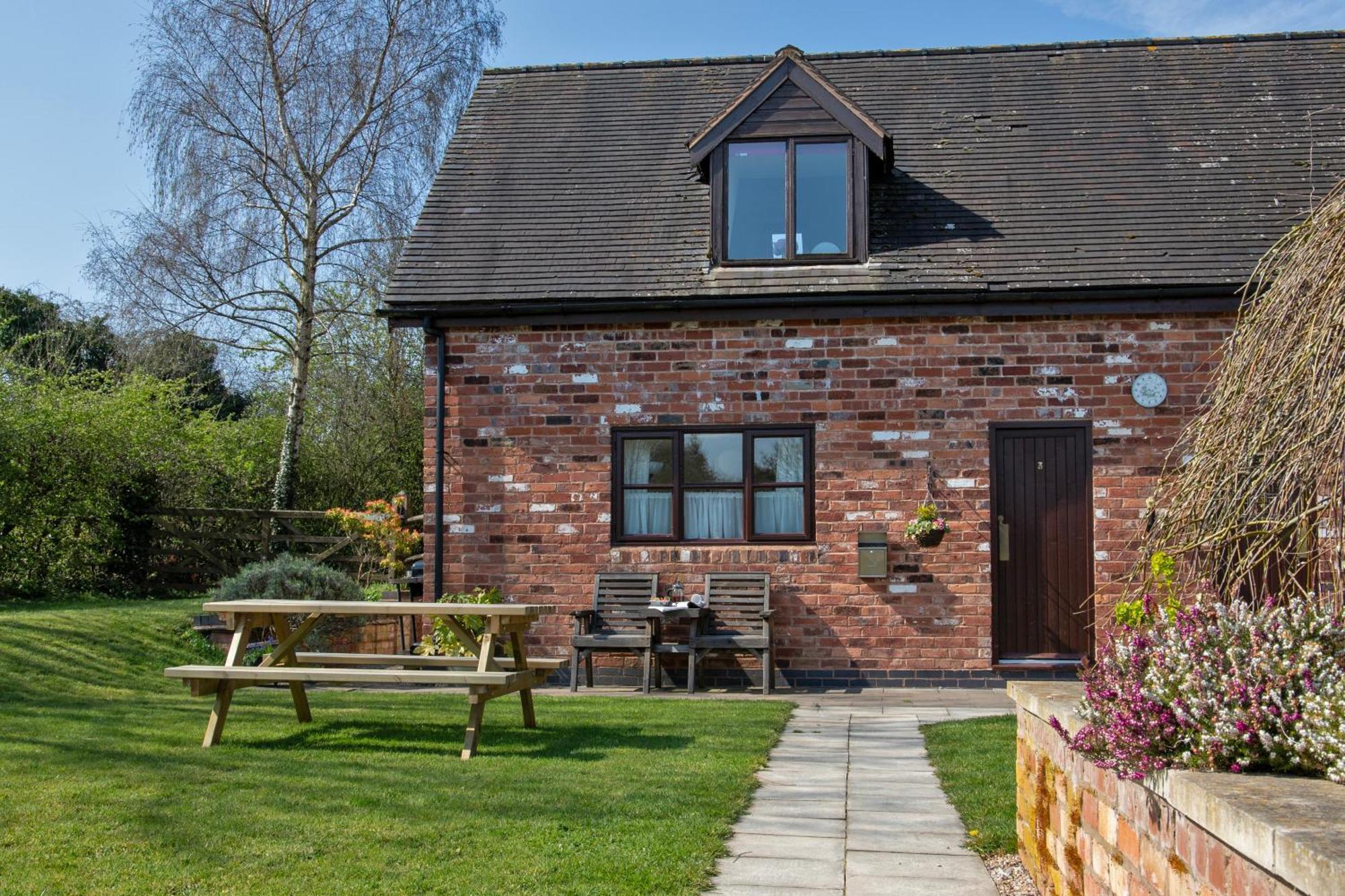 Denstone Charlie'S Cottage With Alpacas And 7Mins Drive To Alton Towers מראה חיצוני תמונה